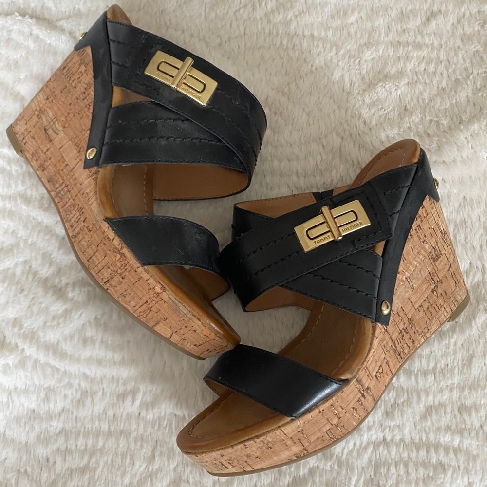 Black wedges